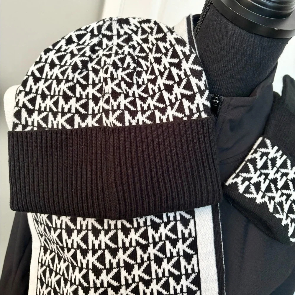 Michael Kors Scarf Gloves Hat Set🖤NWT🤍